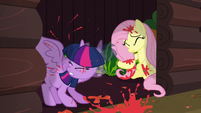 Twilight shaking off tomato paste S5E23