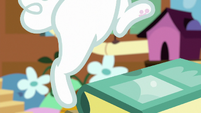Angel Bunny loses his footing S7E5