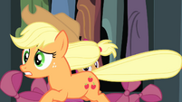 Applejack running S4E17