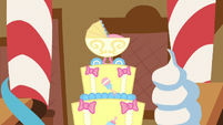 Close-up on stroller-shaped cake topping S5E19