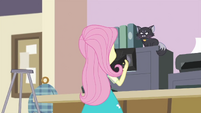 Fluttershy filming the kitty EGDS23