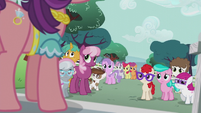 Ponies listening to Spoiled Rich S5E18