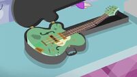 Rainbow Dash's busted guitar EG2