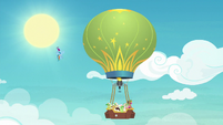 Rainbow groaning at the balloon's slowness S8E5
