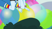 Rainbow levitates up on balloons EG3