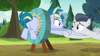 Rumble helps Skeedaddle out of the targetboard S7E21