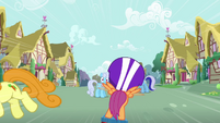 Shoeshine staring at Scootaloo from a distance S3E6