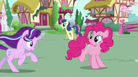 Starlight Glimmer catches up with Pinkie S6E25