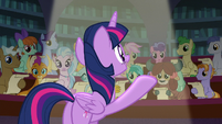 Twilight Sparkle singing to her students S8E2