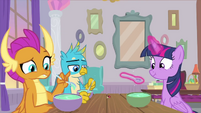 Twilight having lunch with Gallus and Smolder MLPS4