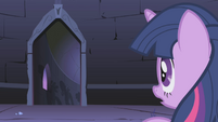 Twilight sees ponies' shadows S1E02