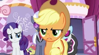 Applejack approaching Inky Rose's mannequin S7E9.png (1.05 MB)
