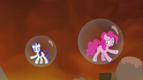 Rarity and Pinkie trapped in their bubble prisons S4E26