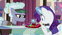 Rarity picking a light blue gem S9E19