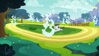 Rumble setting up cloud rings on the racetrack S7E21