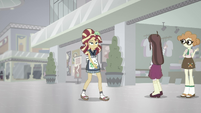 Sunset Shimmer walks through the Canterlot Mall SS16