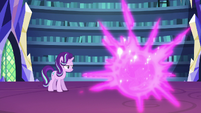 Twilight teleports out of the throne room S6E21