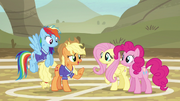 Applejack dice que no son malas T6E18