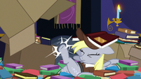 Derpy kicking a box off of herself S6E25