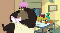 Grizzly bear reading a magazine S7E5