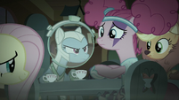 Rainbow Dash glaring at Pinkie S5E21