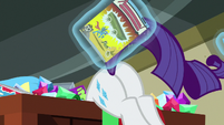 Rarity tosses ponified Superman comic out of box S9E19