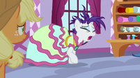 Rarity wailing and pacing back and forth S7E19