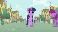 Twilight Sparkle trotting S2E03