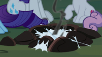 Campfire extinguished by Fly-der web S7E16
