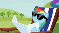 Rainbow Dash relaxing S3E3