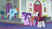 Rainbow keeps up appearances for Neighsay S8E1