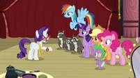 Rarity talks to her friends about Fluttershy S8E4