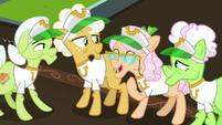 Apple Rose -go shopping for hats!- S8E5