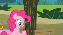 Pinkie gets an apple S4E09