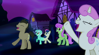 Ponies cheering in dream Ponyville S5E13