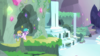 Starlight and Maud enter a secret gem grotto S7E4