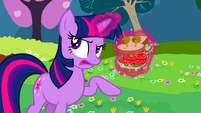 Twilight talking through sandwich S2E25