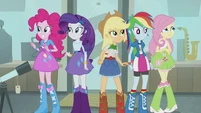 Applejack and friends enter the pawn shop EG2.png (862 КБ)
