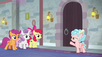 Cozy Glow asks CMC for cleaning help S8E26