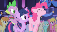 Pinkie Pie loves guessing games S01E01