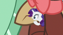 Tiny Rarity speaking in Yona's ear S9E7