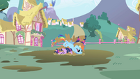Twilight and Rainbow Dash covered in mud S1E01