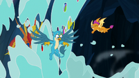 Water washes over Gallus, Smolder, and murals S9E3