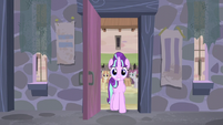 Starlight enters the house S5E02