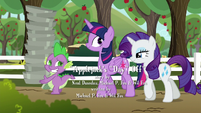 Twilight and Rarity amused by Spike S6E10