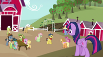 Twilight looking at the Sweet Apple Admirers S7E14