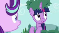 Twilight sees Derpy in the sky S6E6