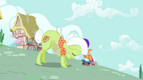 Granny Smith changing posture S3E6