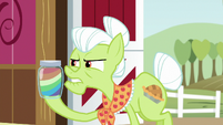 Granny Smith holding a jar of zap apple jam S6E23