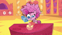 Pinkie Pie mixing the cake batter PLS1E1b